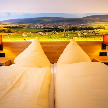 Wohlfuehlhotel Im Schlosspark - Self Checkin Willebadessen Bagian luar foto