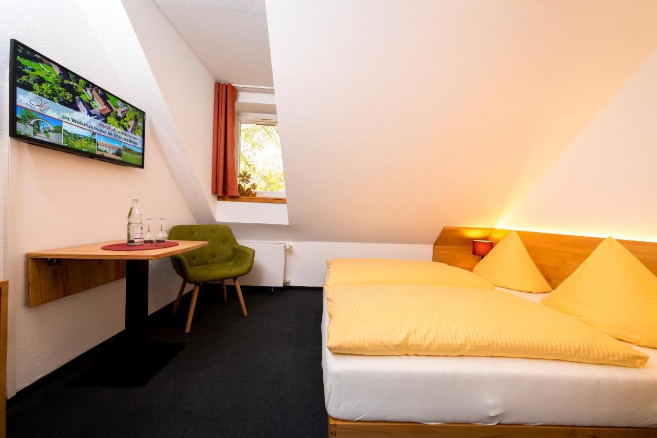 Wohlfuehlhotel Im Schlosspark - Self Checkin Willebadessen Bagian luar foto