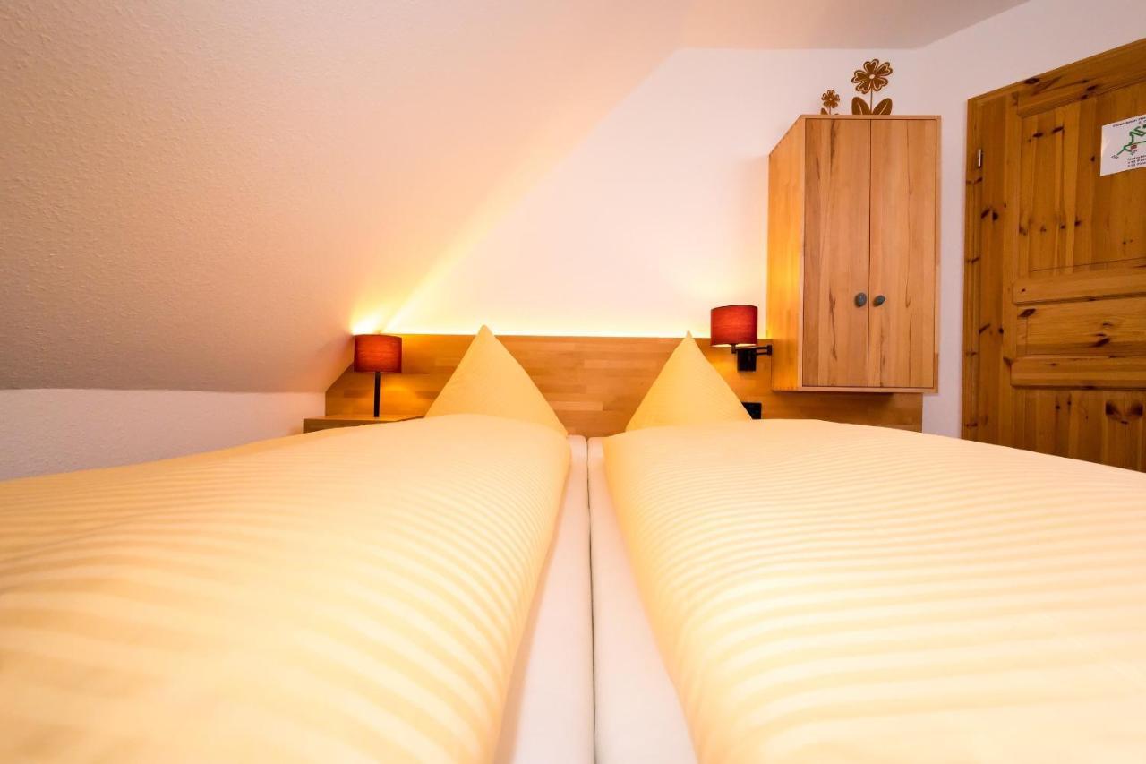 Wohlfuehlhotel Im Schlosspark - Self Checkin Willebadessen Bagian luar foto