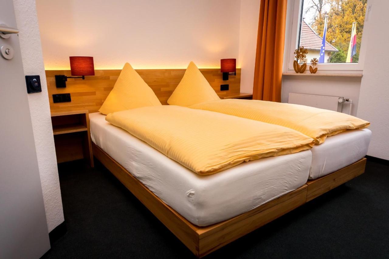 Wohlfuehlhotel Im Schlosspark - Self Checkin Willebadessen Bagian luar foto