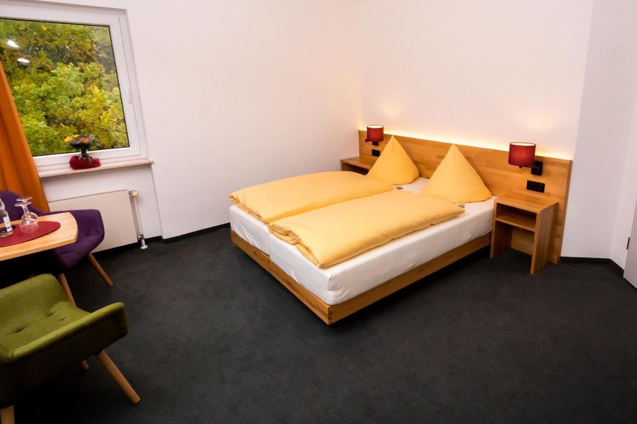 Wohlfuehlhotel Im Schlosspark - Self Checkin Willebadessen Bagian luar foto